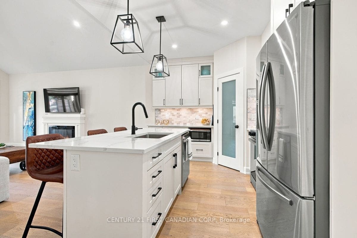 12 Briscoe Crescent, Strathroy-Caradoc, Middlesex ON N7G 4E1