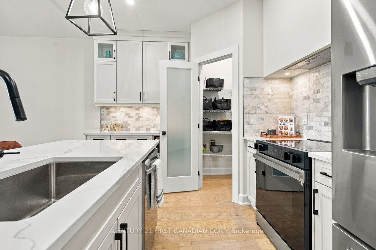 12 Briscoe Crescent, Strathroy-Caradoc, Middlesex ON N7G 4E1