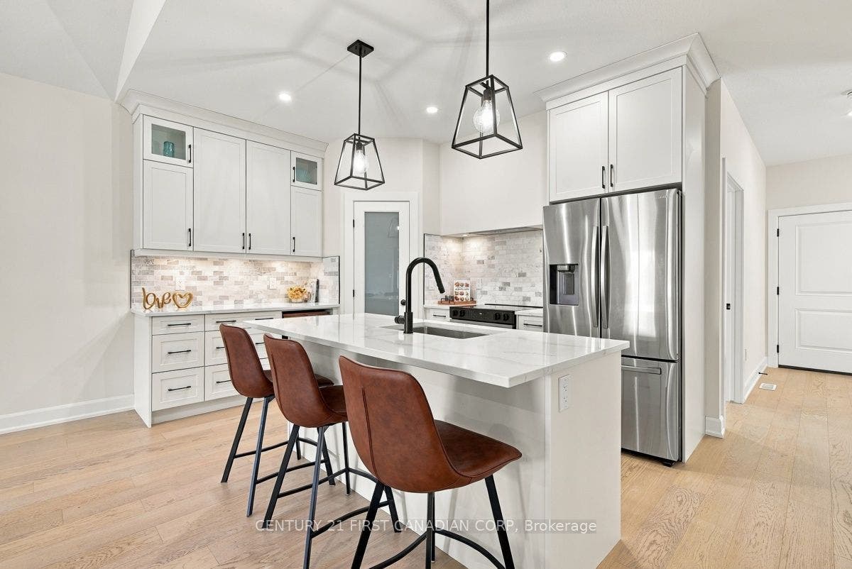 12 Briscoe Crescent, Strathroy-Caradoc, Middlesex ON N7G 4E1