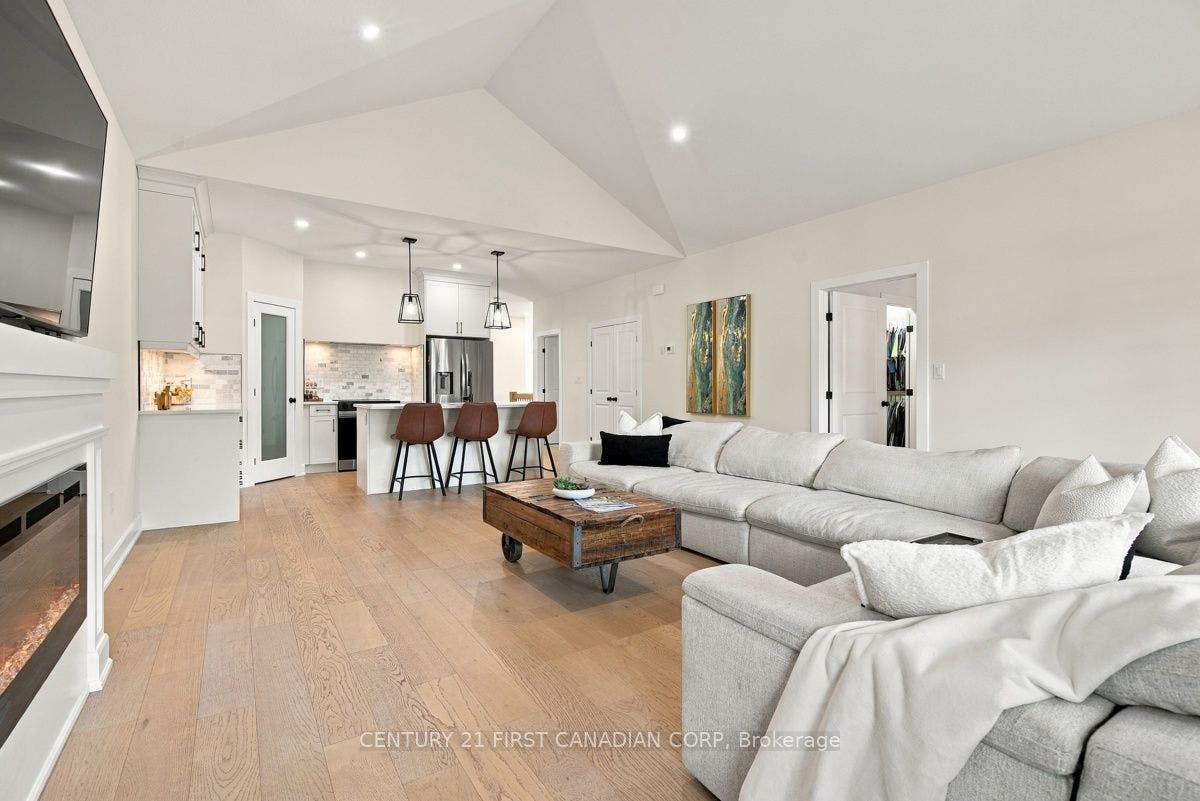 12 Briscoe Crescent, Strathroy-Caradoc, Middlesex ON N7G 4E1