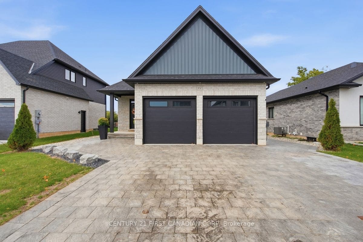 12 Briscoe Crescent, Strathroy-Caradoc, Middlesex ON N7G 4E1