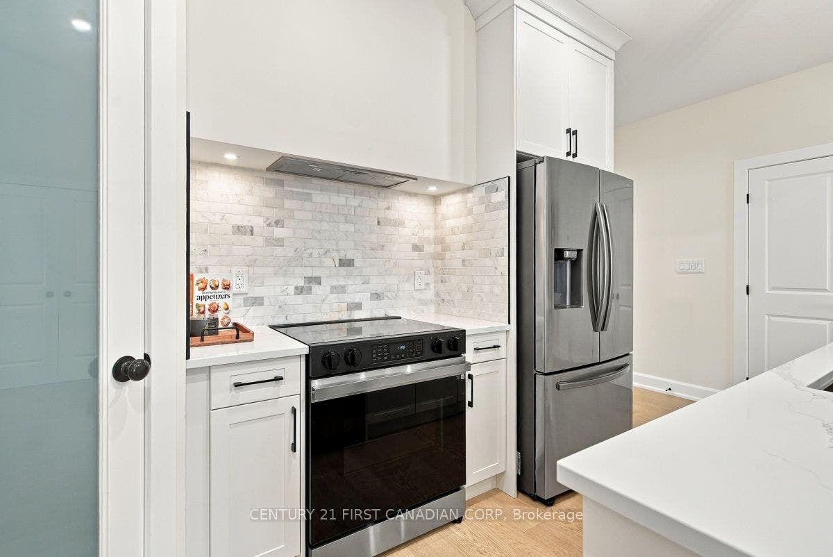 12 Briscoe Crescent, Strathroy-Caradoc, Middlesex ON N7G 4E1
