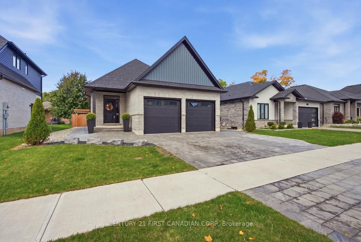 12 Briscoe Crescent, Strathroy-Caradoc, Middlesex ON N7G 4E1