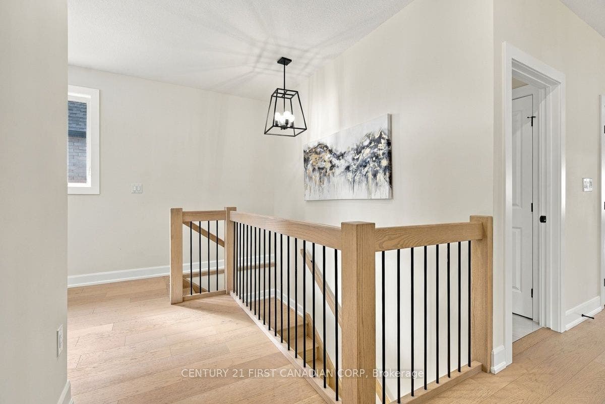 12 Briscoe Crescent, Strathroy-Caradoc, Middlesex ON N7G 4E1
