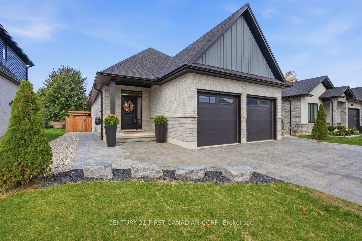 12 Briscoe Crescent, Strathroy-Caradoc, Middlesex ON N7G 4E1