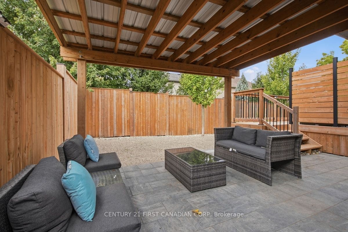 12 Briscoe Crescent, Strathroy-Caradoc, Middlesex ON N7G 4E1