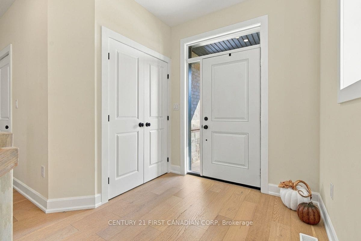 12 Briscoe Crescent, Strathroy-Caradoc, Middlesex ON N7G 4E1