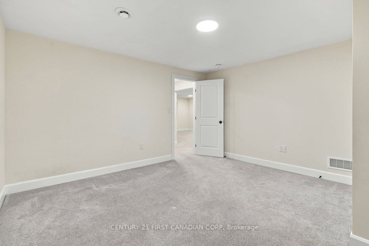 12 Briscoe Crescent, Strathroy-Caradoc, Middlesex ON N7G 4E1