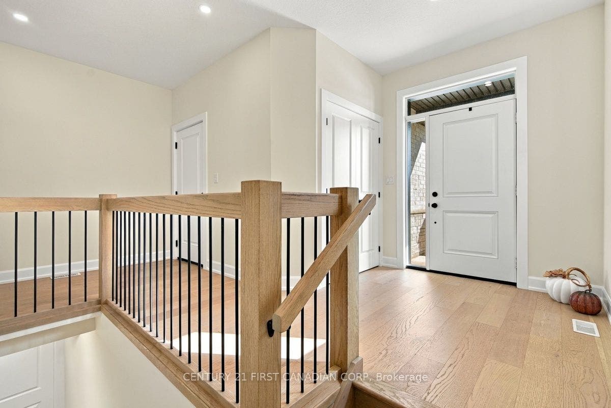 12 Briscoe Crescent, Strathroy-Caradoc, Middlesex ON N7G 4E1