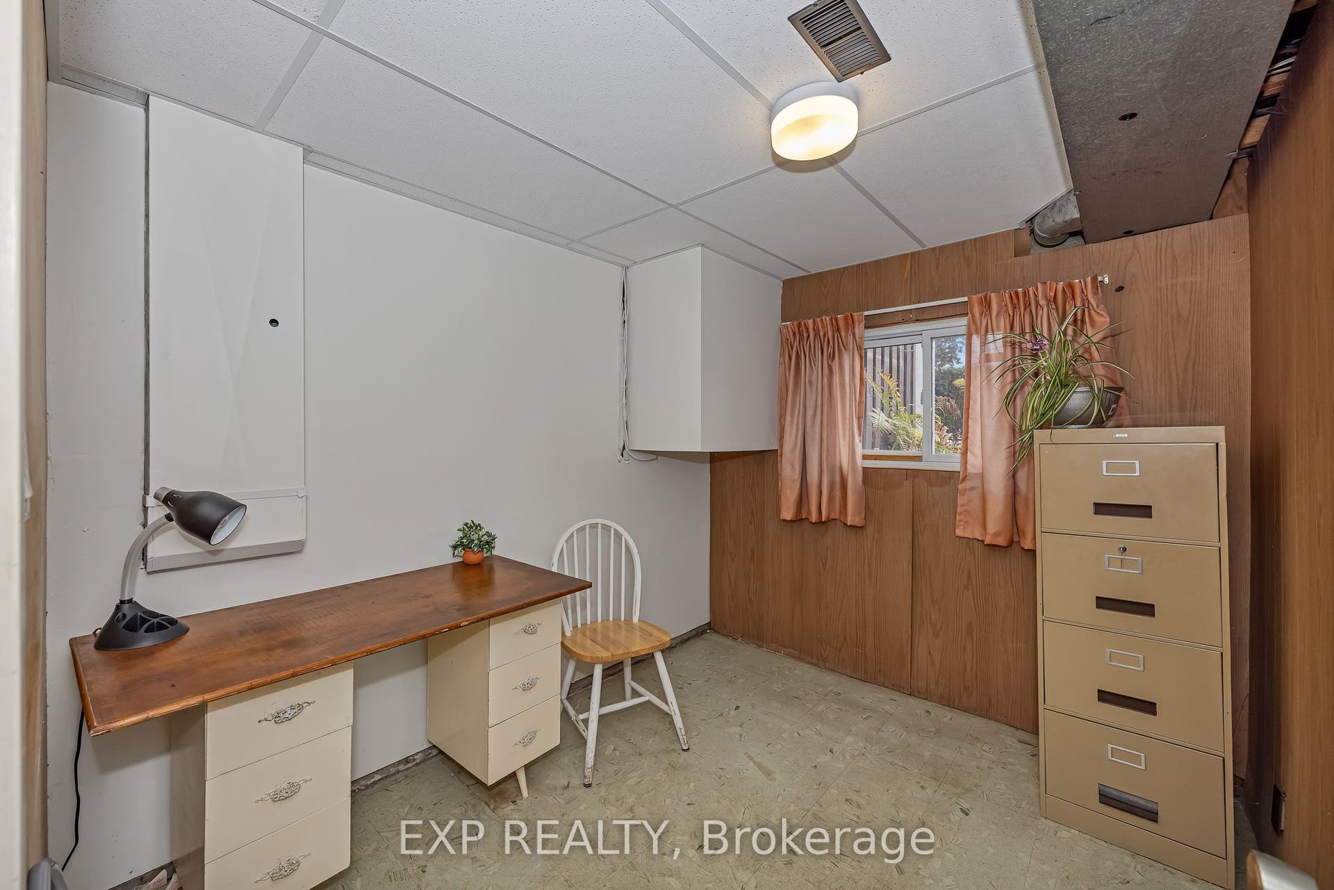 OFFICE/ DEN