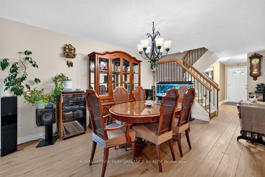 6816 Bilberry Drive, #93, Orleans - Convent Glen And Area, Ottawa ON K1C 3R4 Dining room, looking to foyer