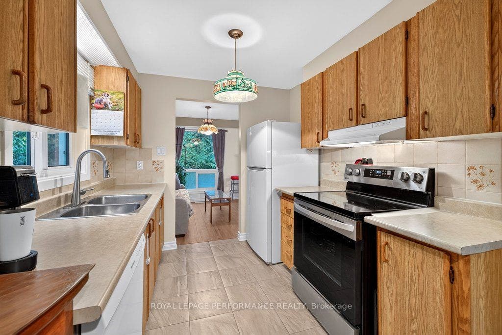 6816 Bilberry Drive, #93, Orleans - Convent Glen And Area, Ottawa ON K1C 3R4 New Stove (2026)