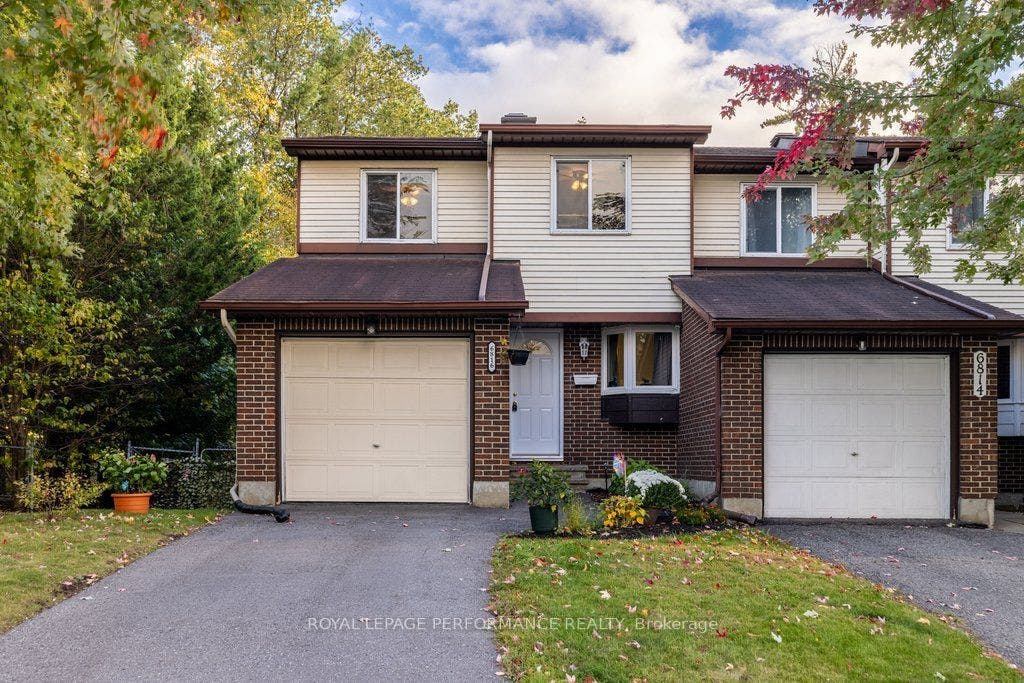 6816 Bilberry Drive, #93, Orleans - Convent Glen And Area, Ottawa ON K1C 3R4 6816 Bilberry, end-unit townhouse