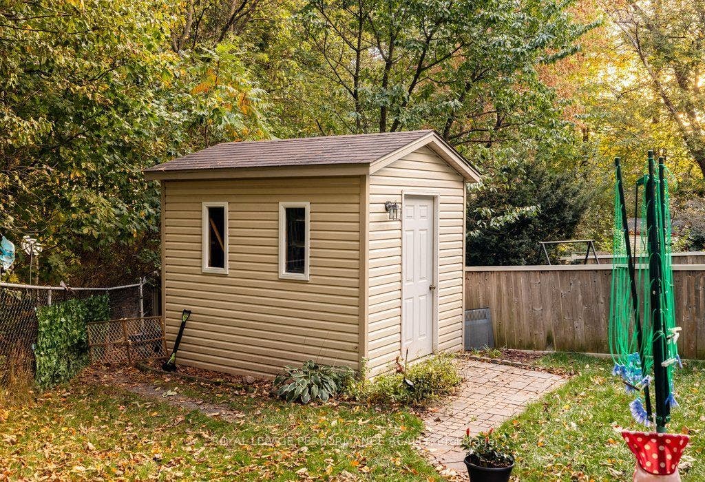 6816 Bilberry Drive, #93, Orleans - Convent Glen And Area, Ottawa ON K1C 3R4 80 ft powered shed