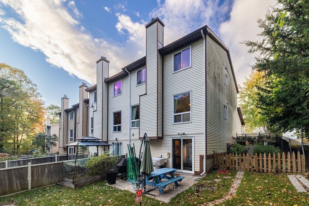 6816 Bilberry Drive, #93, Orleans - Convent Glen And Area, Ottawa ON K1C 3R4 End-unit with walk-out basement