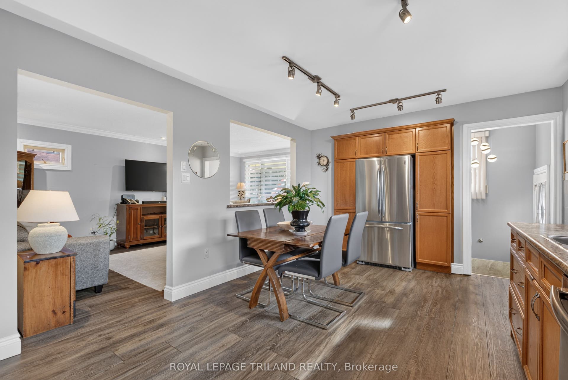 21 Jena Crescent, London East, Middlesex ON N5V 1L3