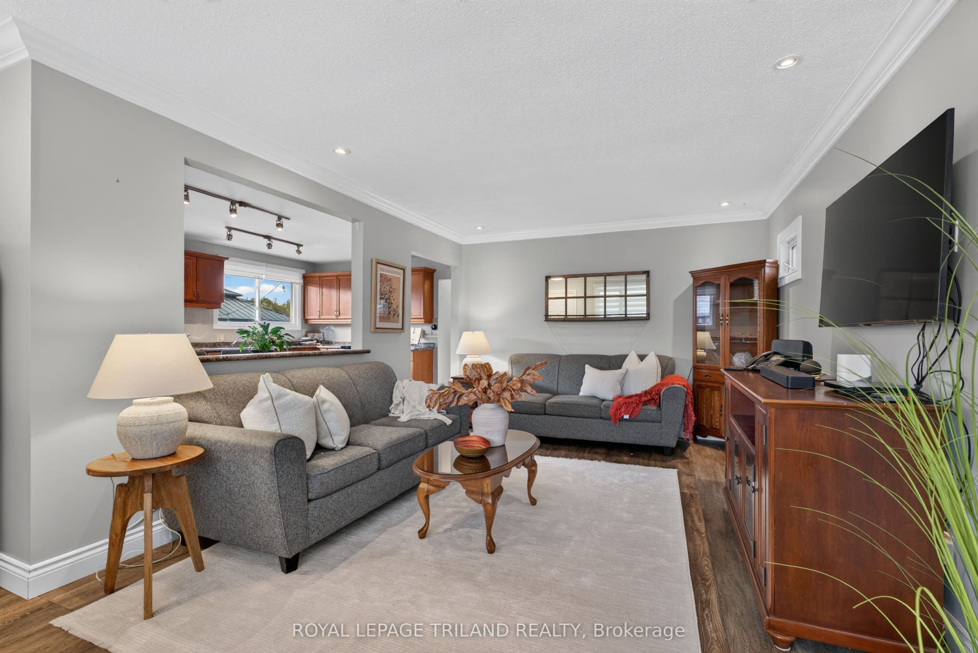 21 Jena Crescent, London East, Middlesex ON N5V 1L3