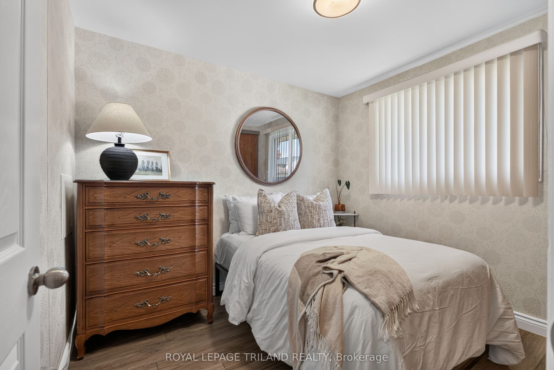 21 Jena Crescent, London East, Middlesex ON N5V 1L3