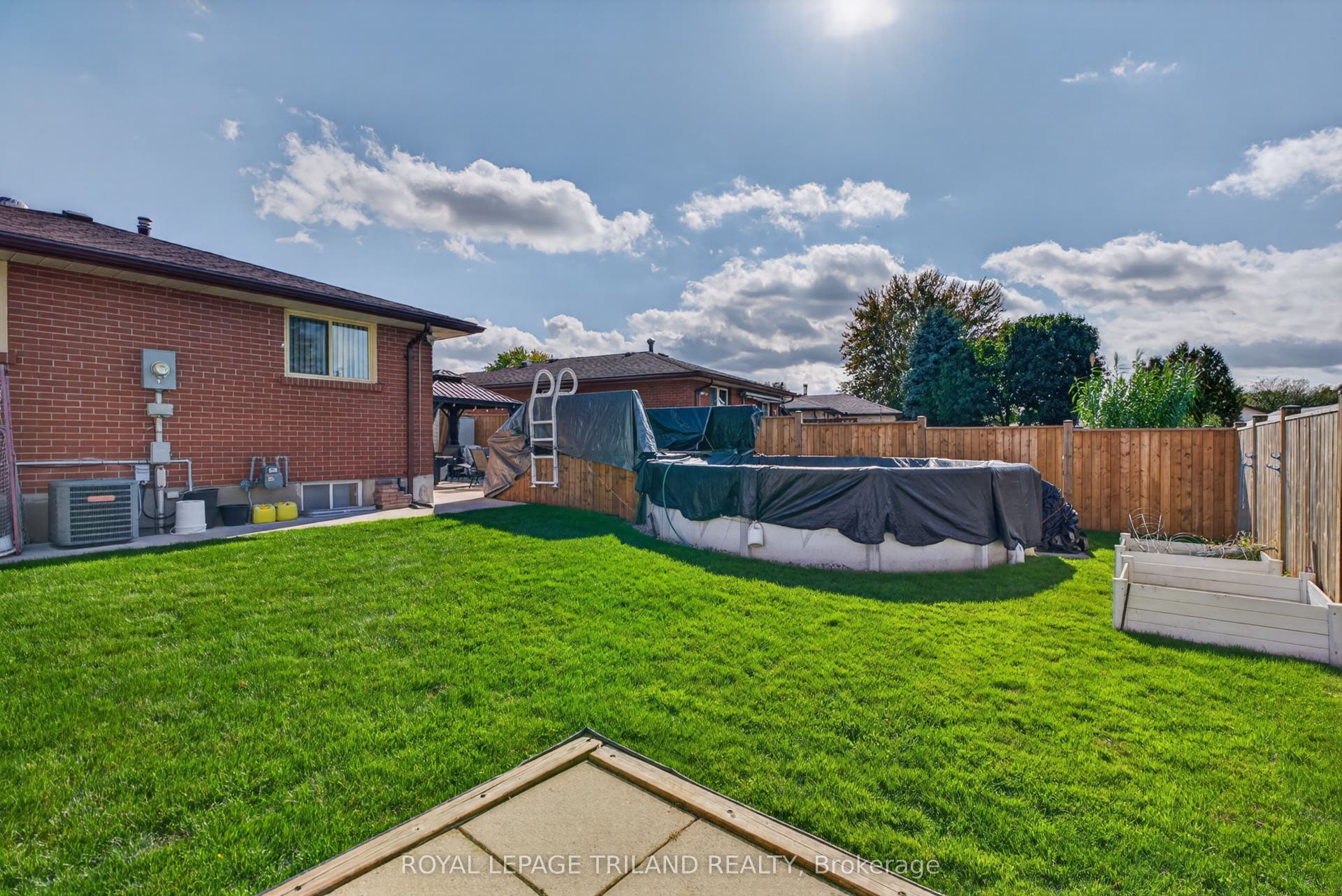 21 Jena Crescent, London East, Middlesex ON N5V 1L3