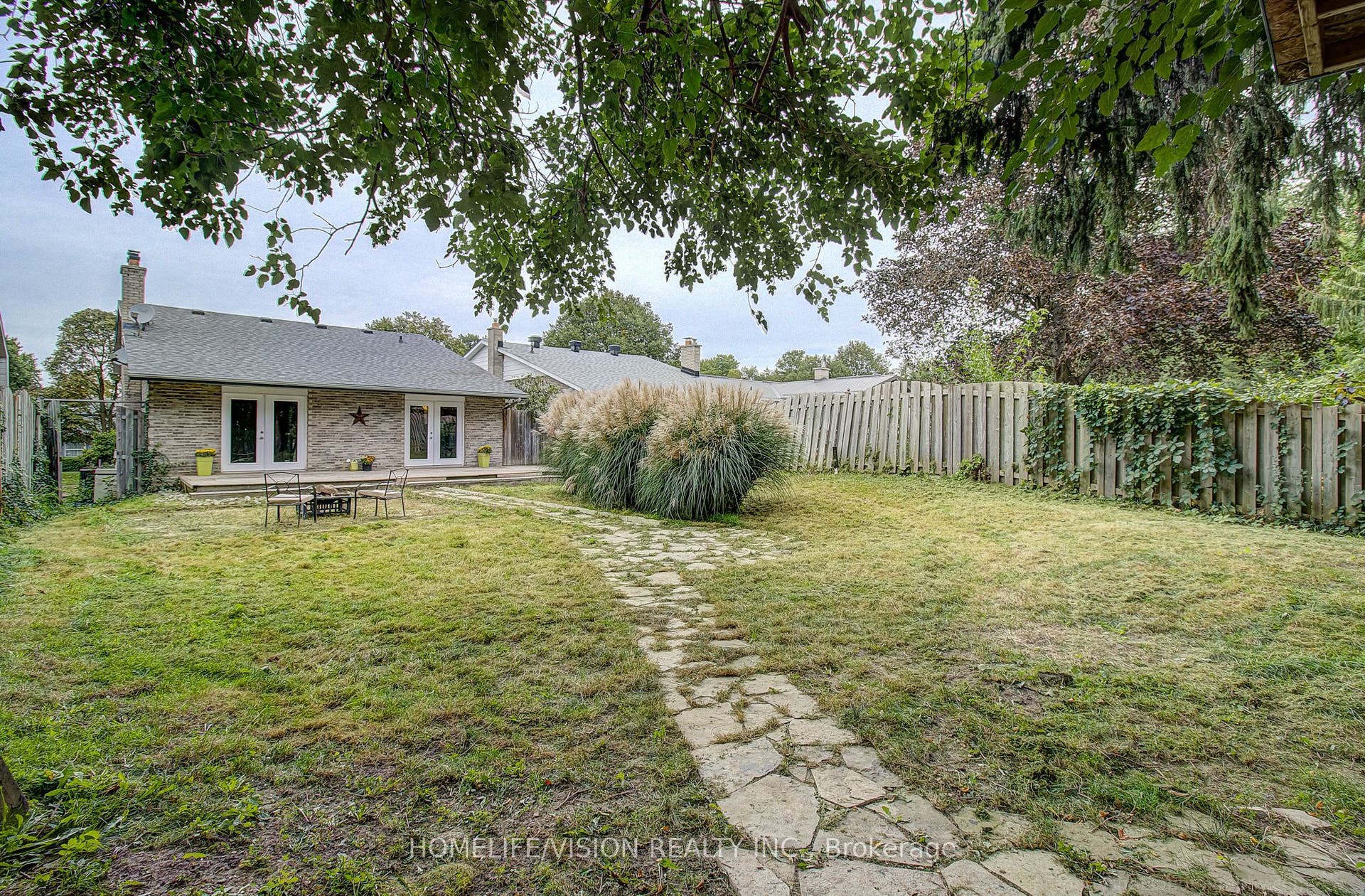 25 Radcliffe Drive, Kitchener, Waterloo ON N2E 2G3