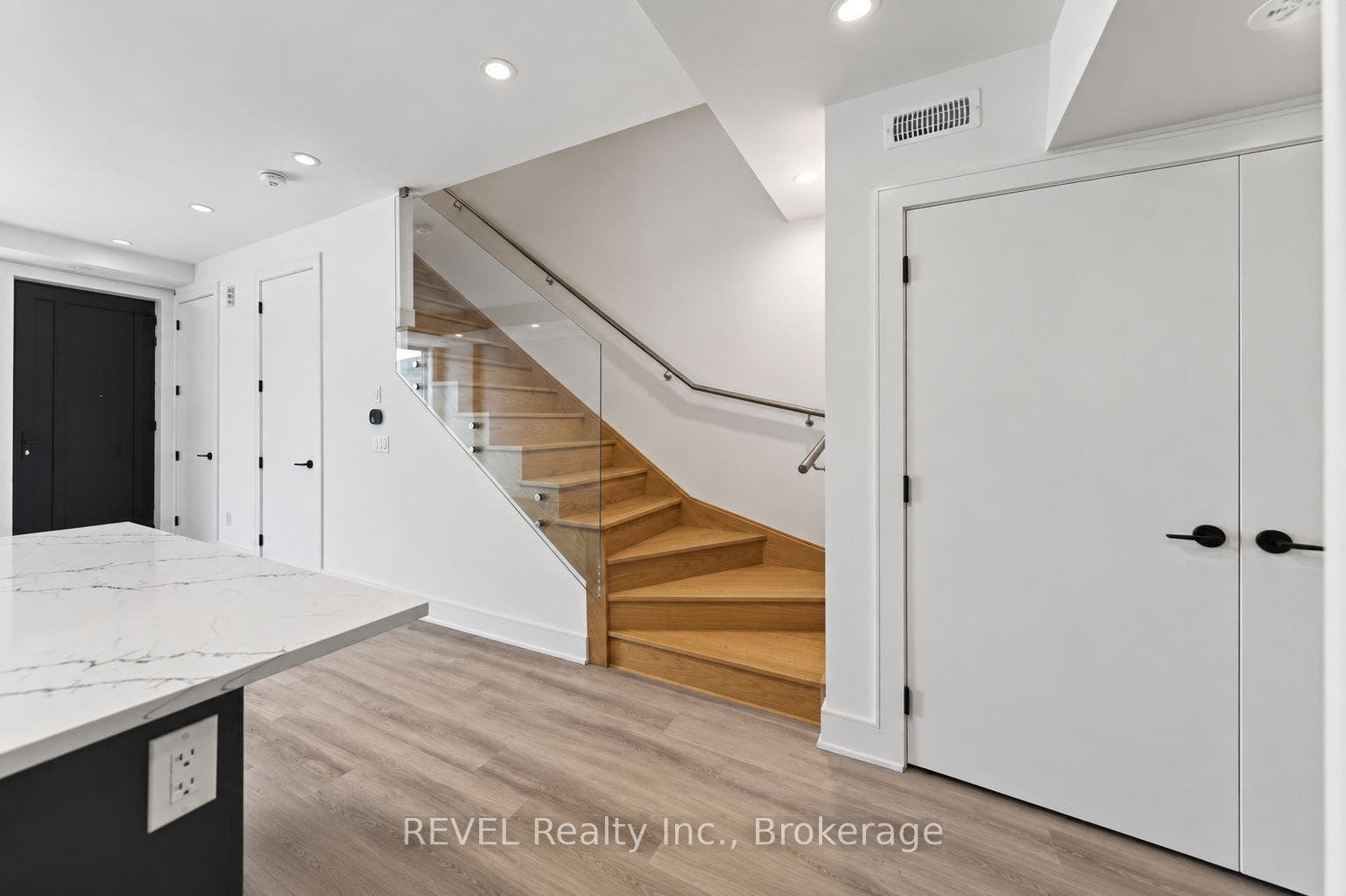 206 Ellis Street, Niagara Falls, St. Catharines, Niagara ON L2P 2G3