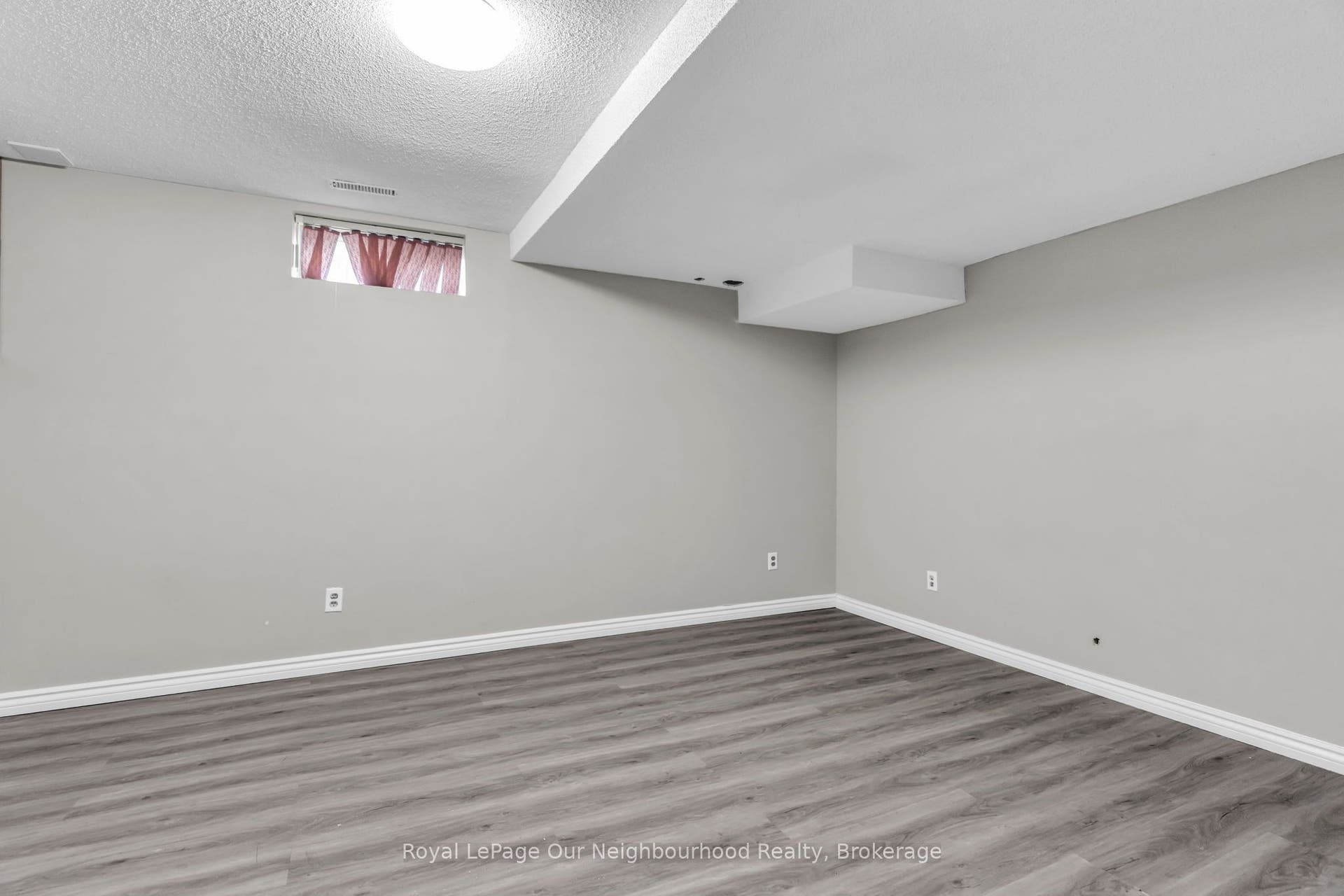 11'0"x15'0" Office Space