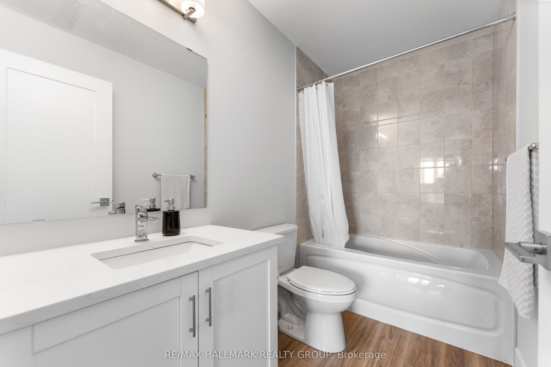 1350 Hemlock Road, #411, Manor Park - Cardinal Glen And Area, Ottawa ON K1K 5C2 1350 Hemlock Road, #411, Manor Park - Cardinal Glen And Area, Ottawa ON K1K 5C2