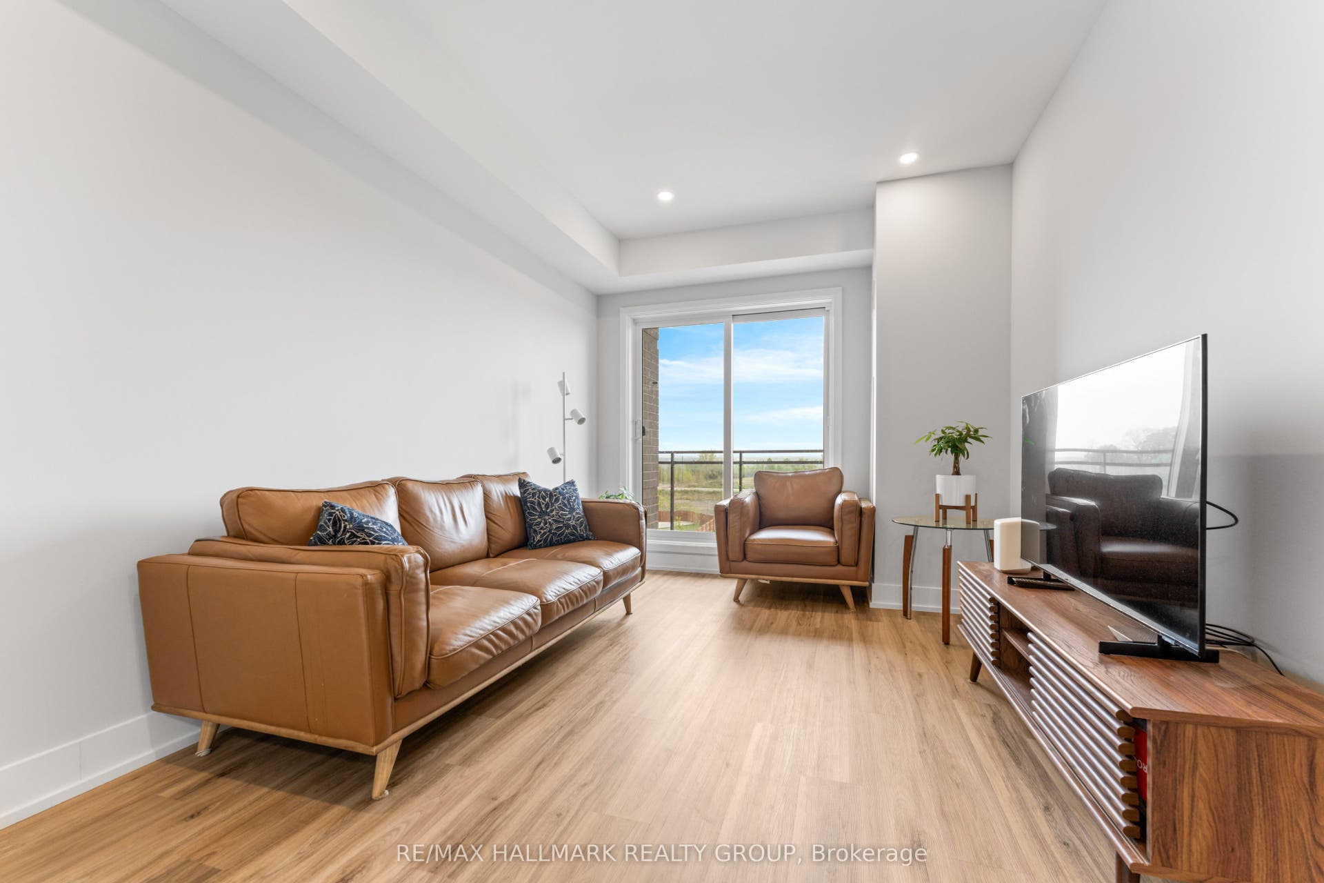 1350 Hemlock Road, #411, Manor Park - Cardinal Glen And Area, Ottawa ON K1K 5C2 1350 Hemlock Road, #411, Manor Park - Cardinal Glen And Area, Ottawa ON K1K 5C2