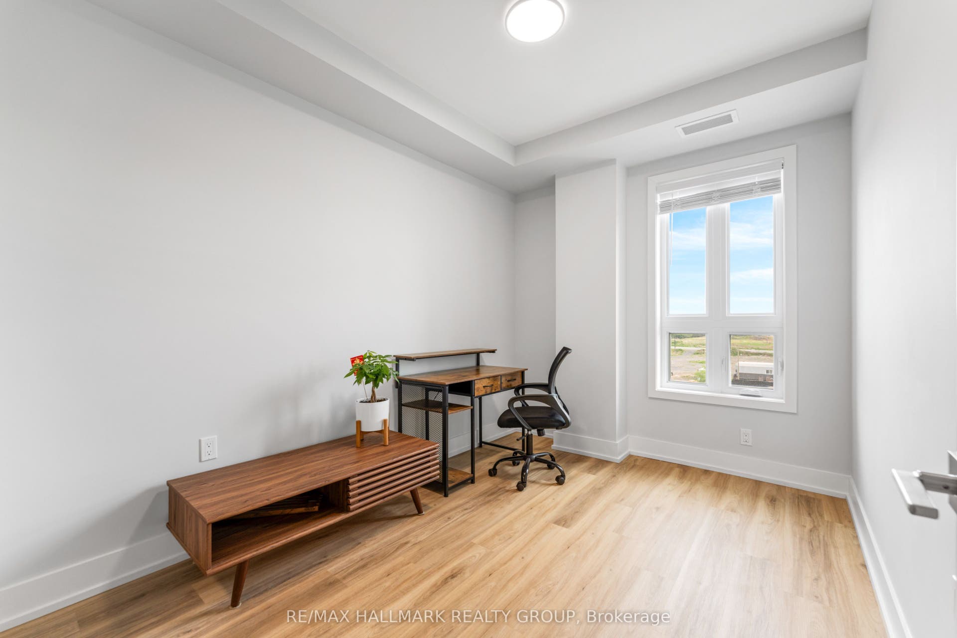 1350 Hemlock Road, #411, Manor Park - Cardinal Glen And Area, Ottawa ON K1K 5C2 1350 Hemlock Road, #411, Manor Park - Cardinal Glen And Area, Ottawa ON K1K 5C2