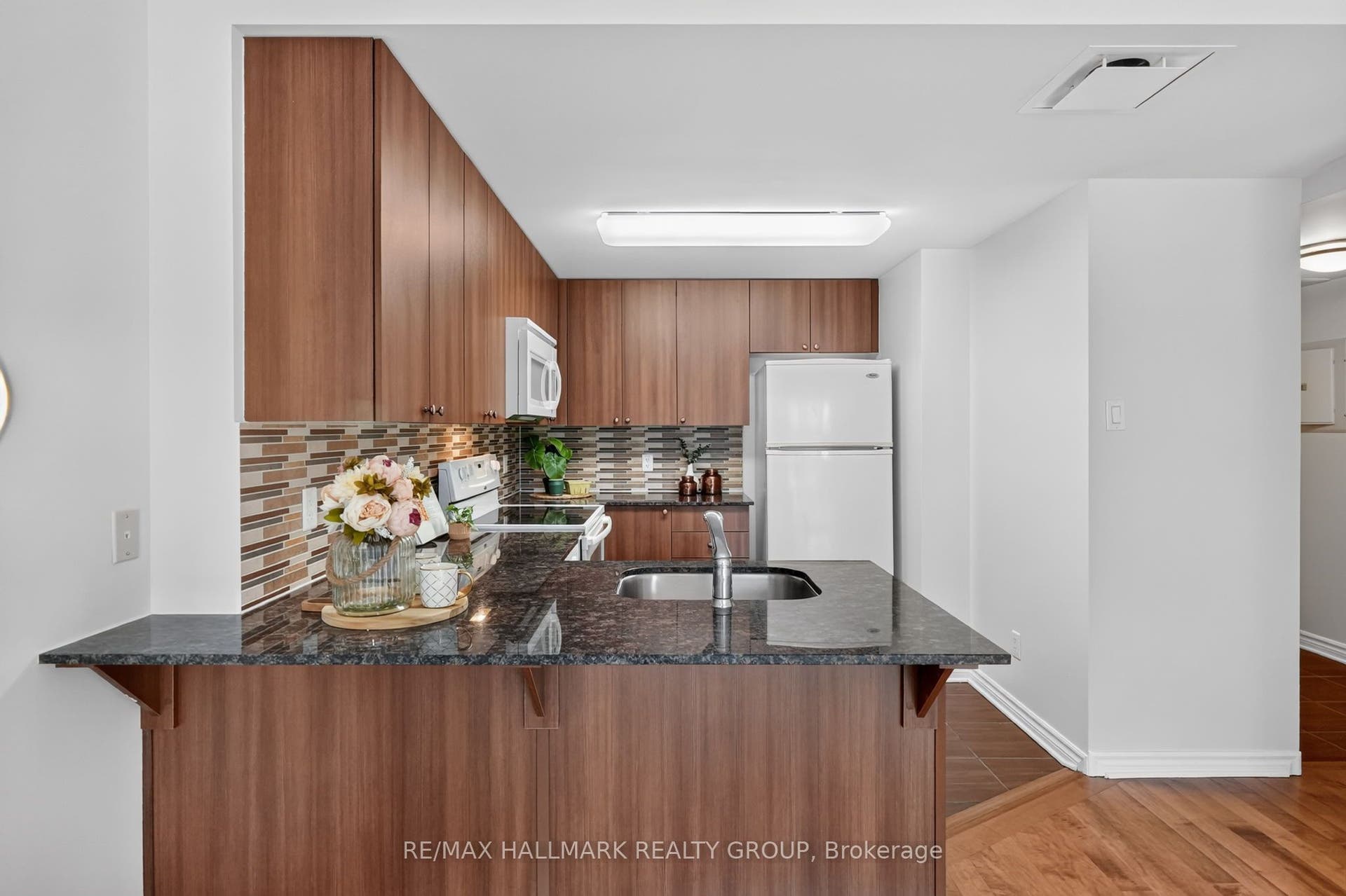 250 Lett Street, #405, West Centre Town, Ottawa ON K1R 0A8