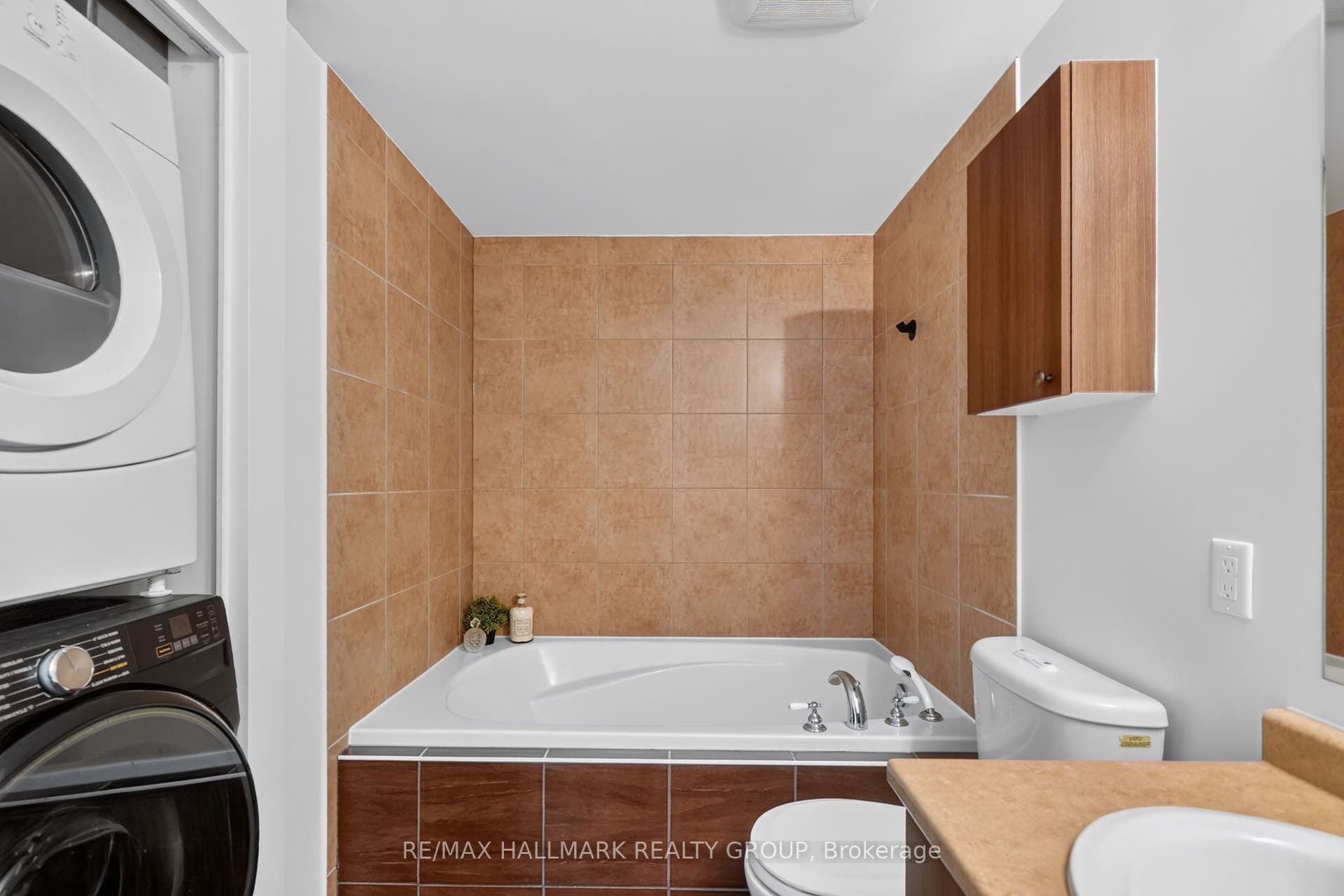 250 Lett Street, #405, West Centre Town, Ottawa ON K1R 0A8