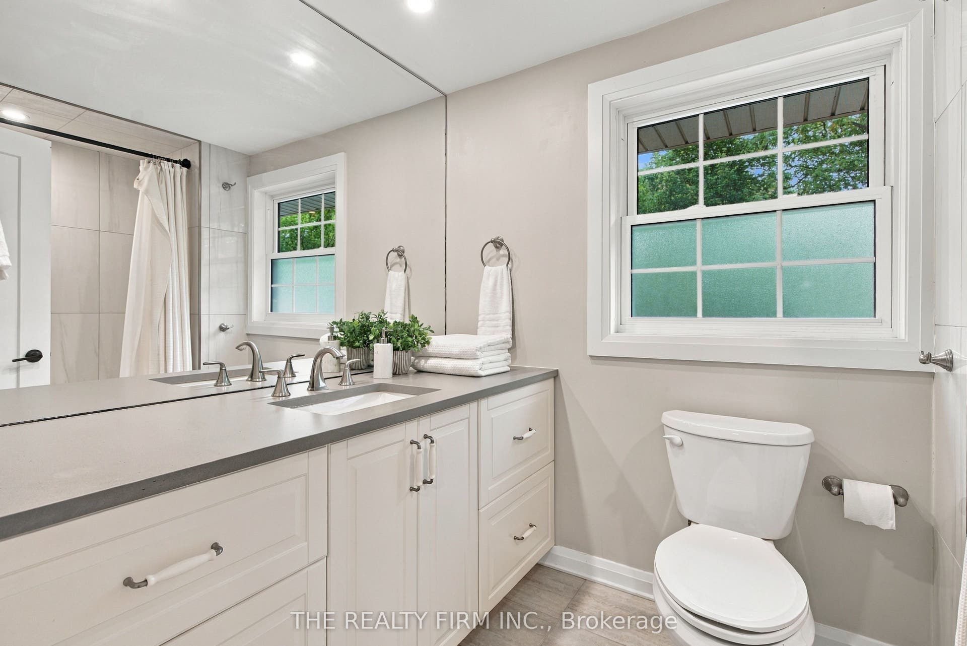 Second floor full bathroom