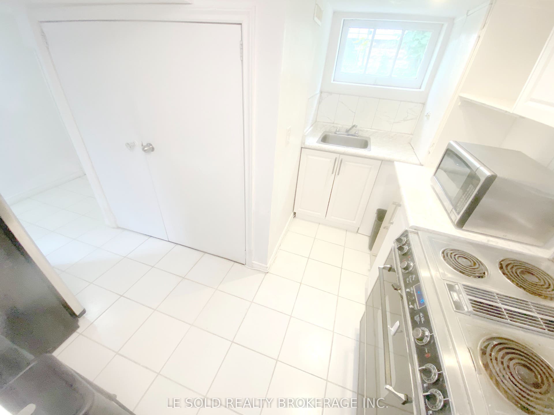 112 Leland Street, Bsmt Room #2, Hamilton, Hamilton ON L8S 3A2