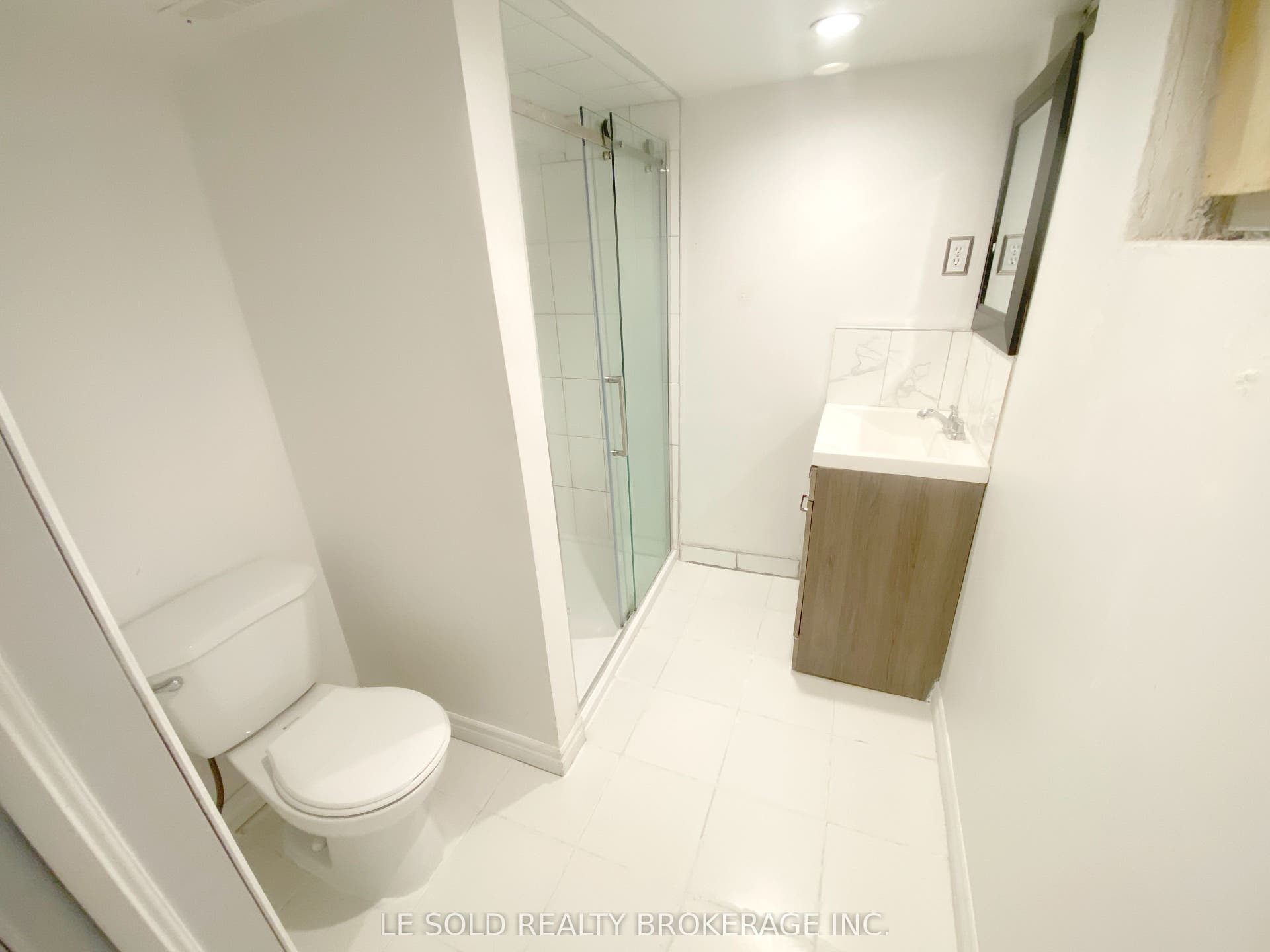 112 Leland Street, Bsmt Room #2, Hamilton, Hamilton ON L8S 3A2