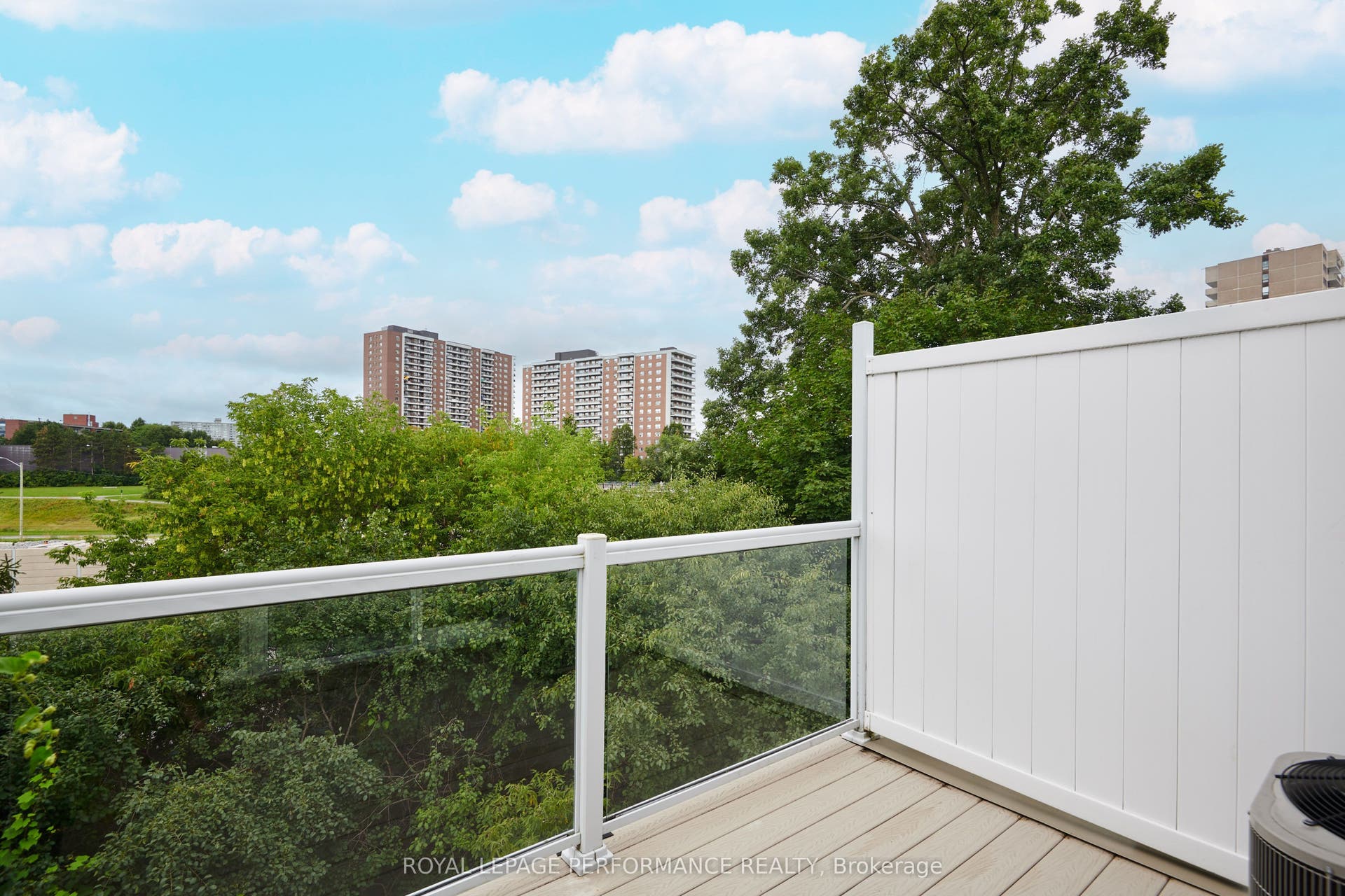 64 Mayflower Private, Woodroffe, Ottawa ON K2B 0A2 64 Mayflower Private, Woodroffe, Ottawa ON K2B 0A2