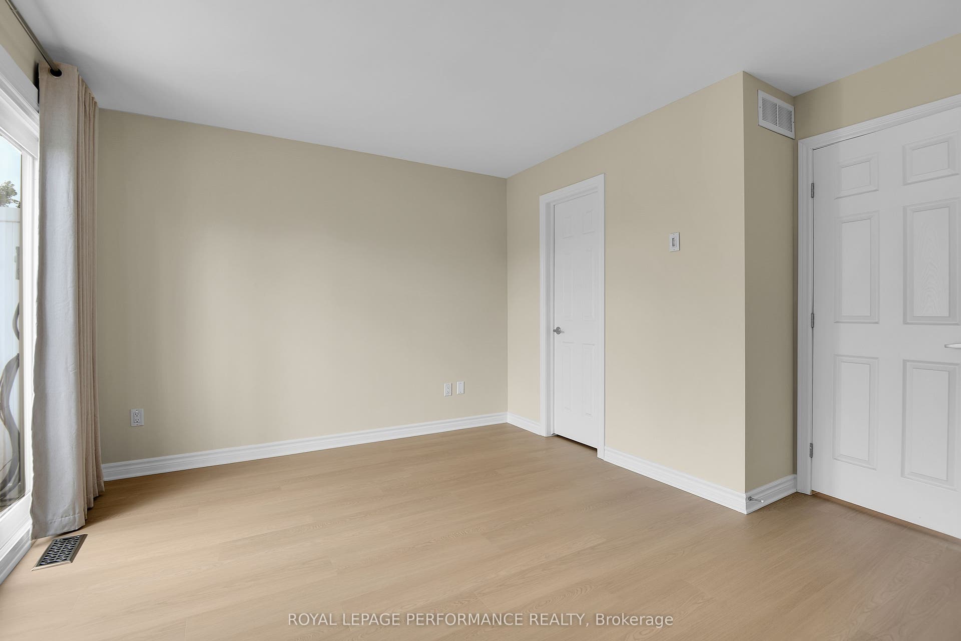 64 Mayflower Private, Woodroffe, Ottawa ON K2B 0A2 64 Mayflower Private, Woodroffe, Ottawa ON K2B 0A2