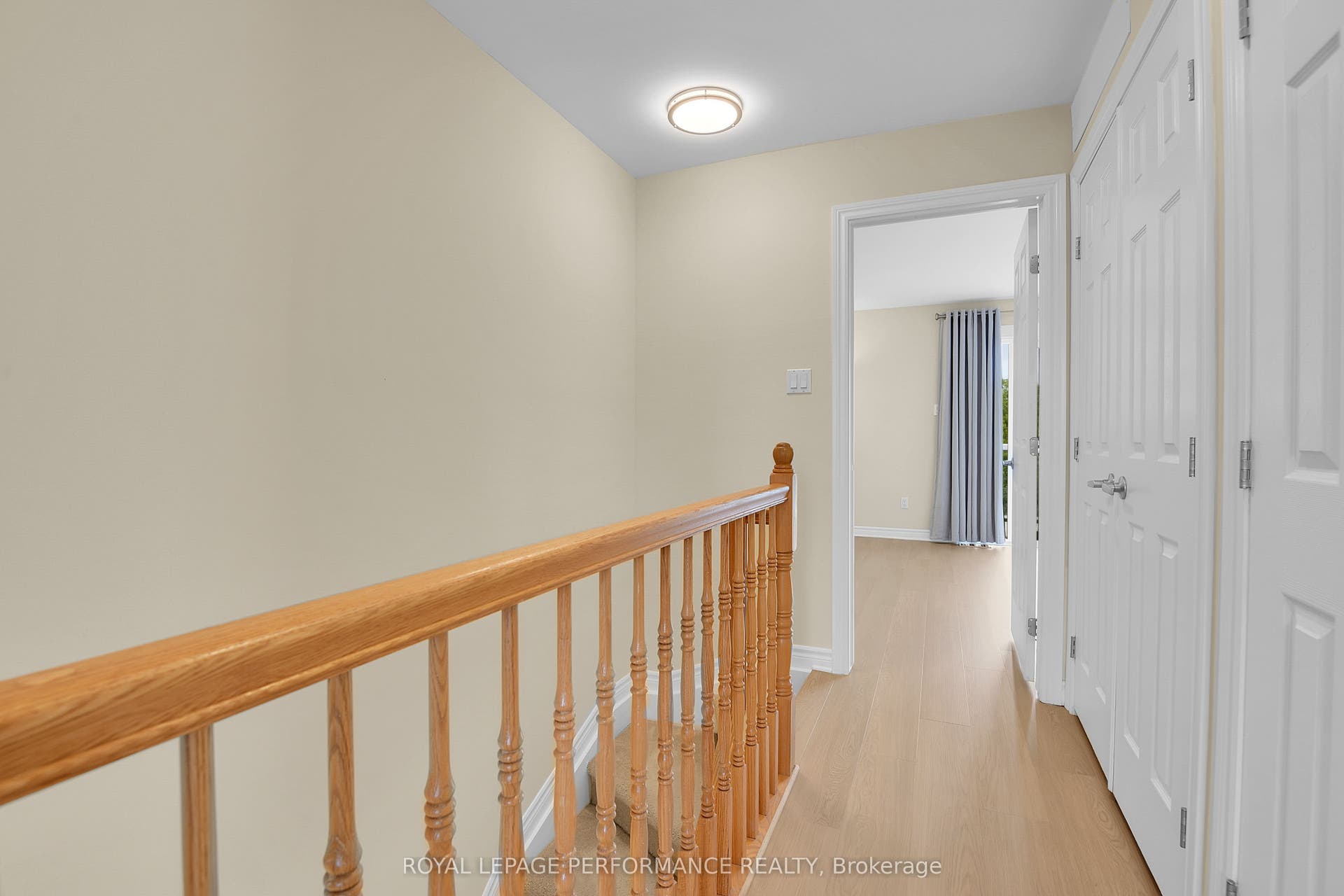 64 Mayflower Private, Woodroffe, Ottawa ON K2B 0A2 64 Mayflower Private, Woodroffe, Ottawa ON K2B 0A2