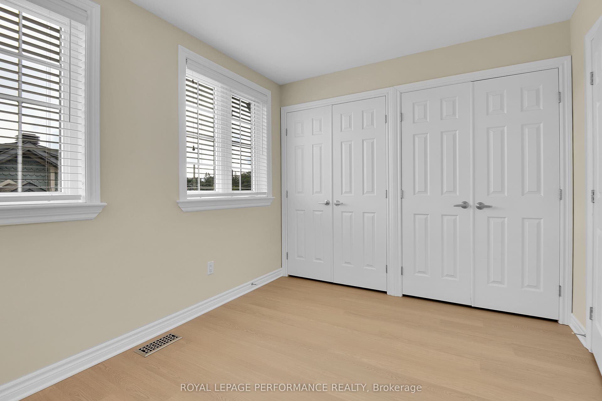 64 Mayflower Private, Woodroffe, Ottawa ON K2B 0A2 64 Mayflower Private, Woodroffe, Ottawa ON K2B 0A2