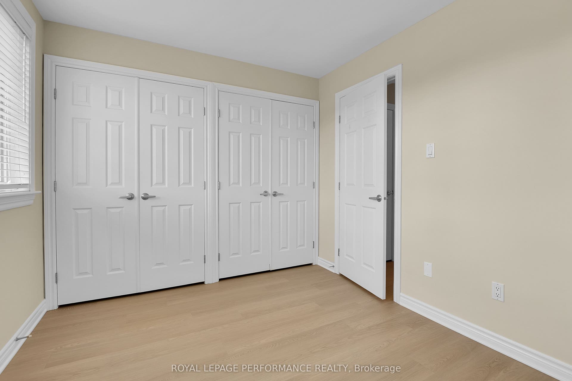 64 Mayflower Private, Woodroffe, Ottawa ON K2B 0A2 64 Mayflower Private, Woodroffe, Ottawa ON K2B 0A2