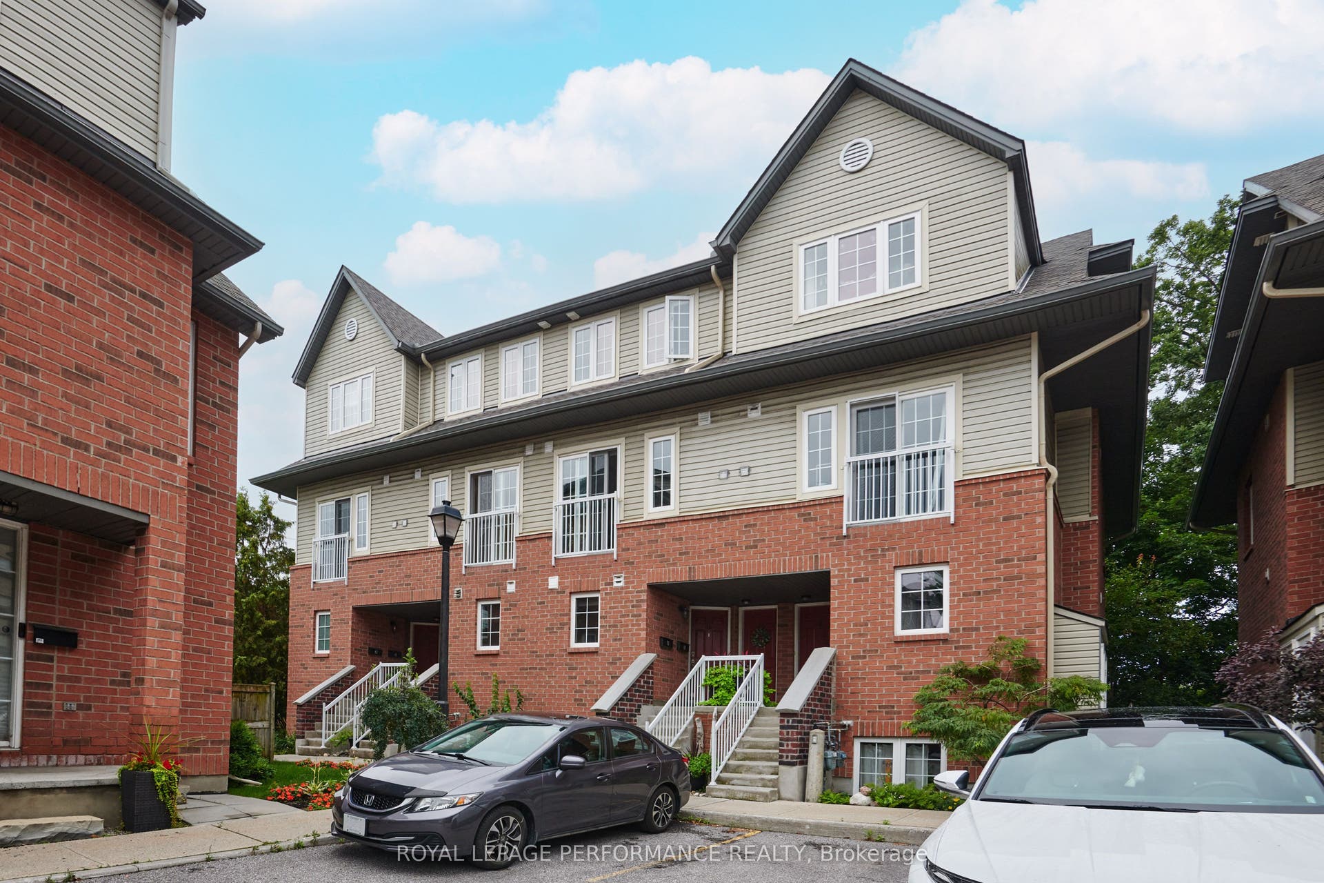 64 Mayflower Private, Woodroffe, Ottawa ON K2B 0A2 64 Mayflower Private, Woodroffe, Ottawa ON K2B 0A2