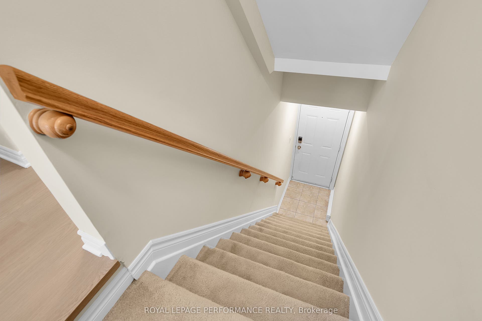 64 Mayflower Private, Woodroffe, Ottawa ON K2B 0A2 64 Mayflower Private, Woodroffe, Ottawa ON K2B 0A2