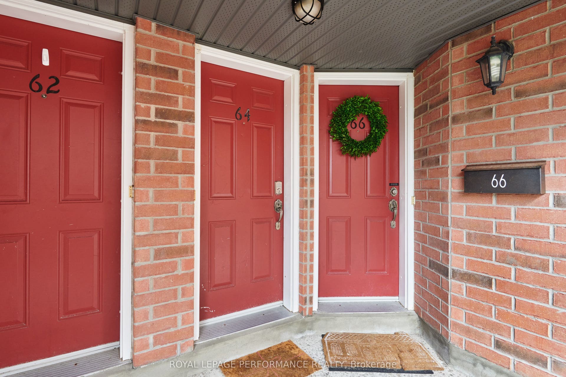 64 Mayflower Private, Woodroffe, Ottawa ON K2B 0A2 64 Mayflower Private, Woodroffe, Ottawa ON K2B 0A2