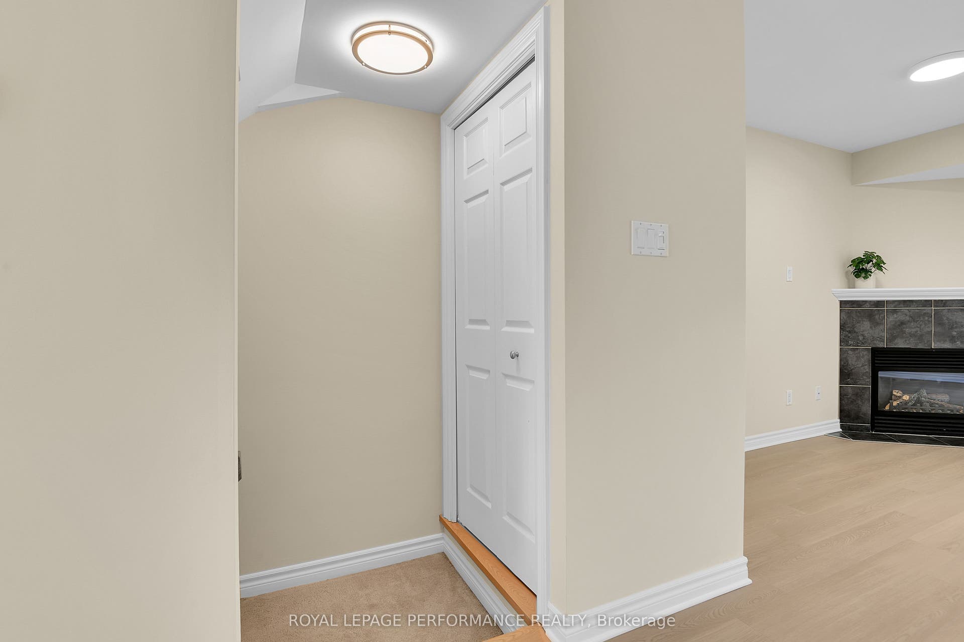 64 Mayflower Private, Woodroffe, Ottawa ON K2B 0A2 64 Mayflower Private, Woodroffe, Ottawa ON K2B 0A2