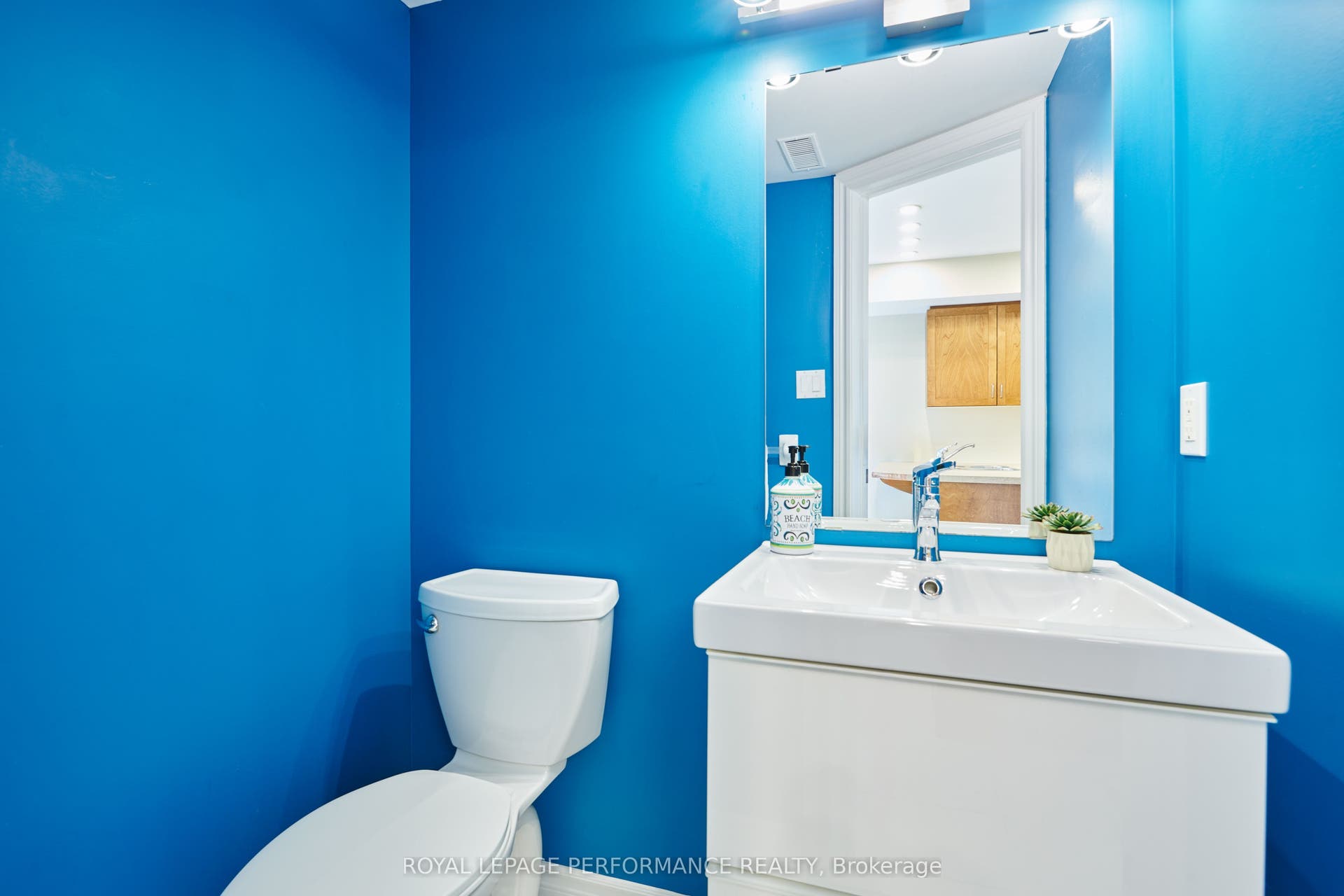 64 Mayflower Private, Woodroffe, Ottawa ON K2B 0A2 64 Mayflower Private, Woodroffe, Ottawa ON K2B 0A2
