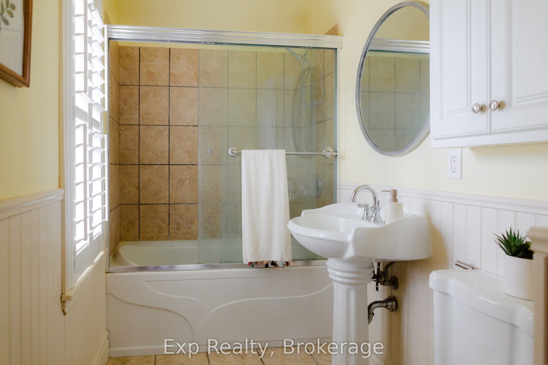 112 Front Street W, Stirling-Rawdon, Hastings ON K0K 3E0