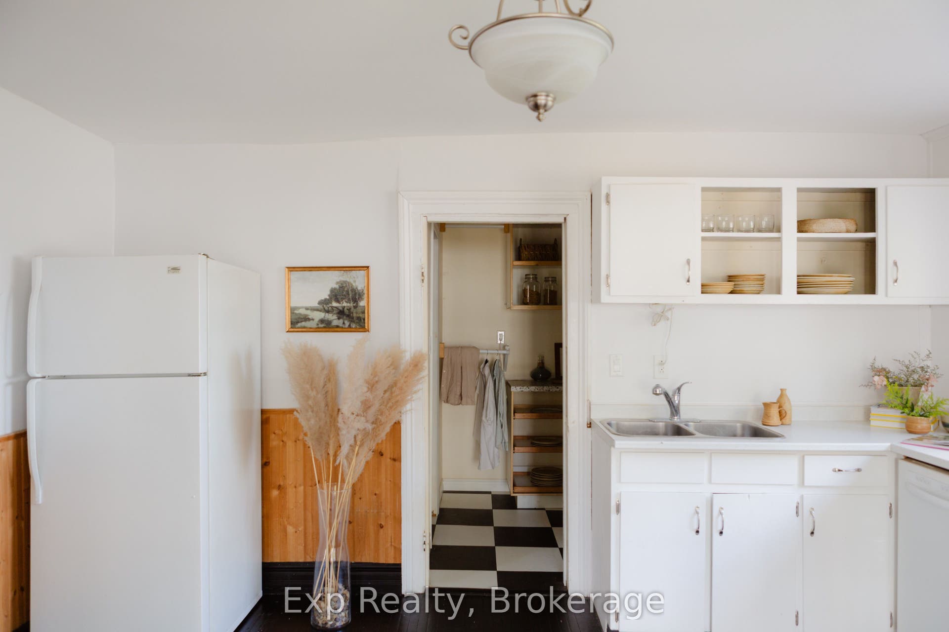 112 Front Street W, Stirling-Rawdon, Hastings ON K0K 3E0