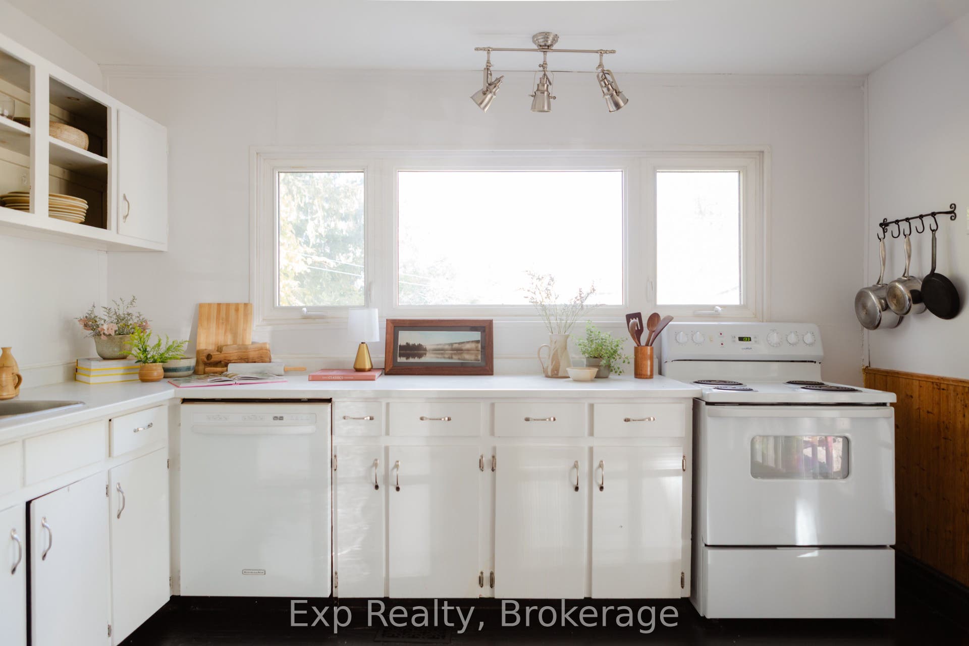 112 Front Street W, Stirling-Rawdon, Hastings ON K0K 3E0