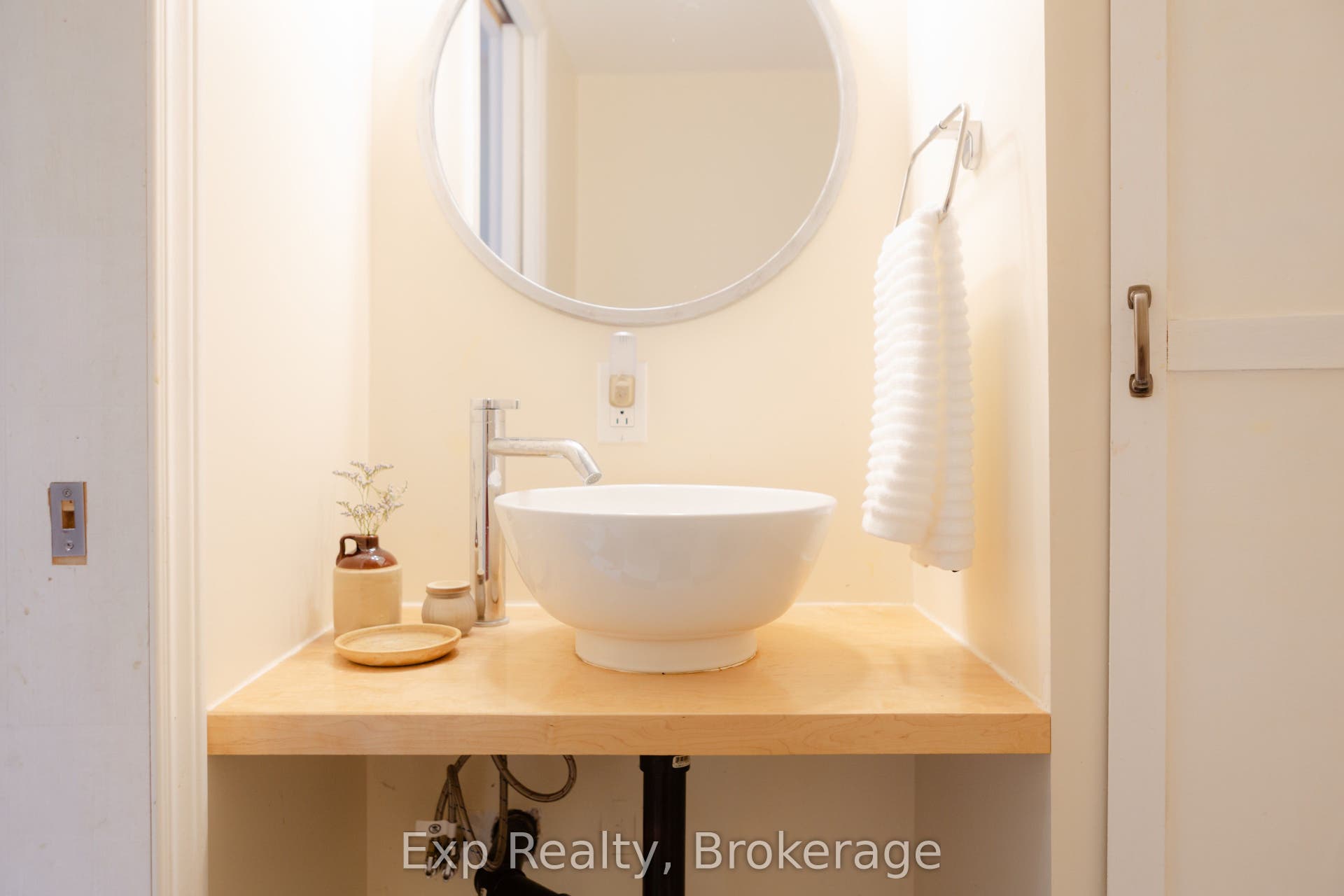 112 Front Street W, Stirling-Rawdon, Hastings ON K0K 3E0