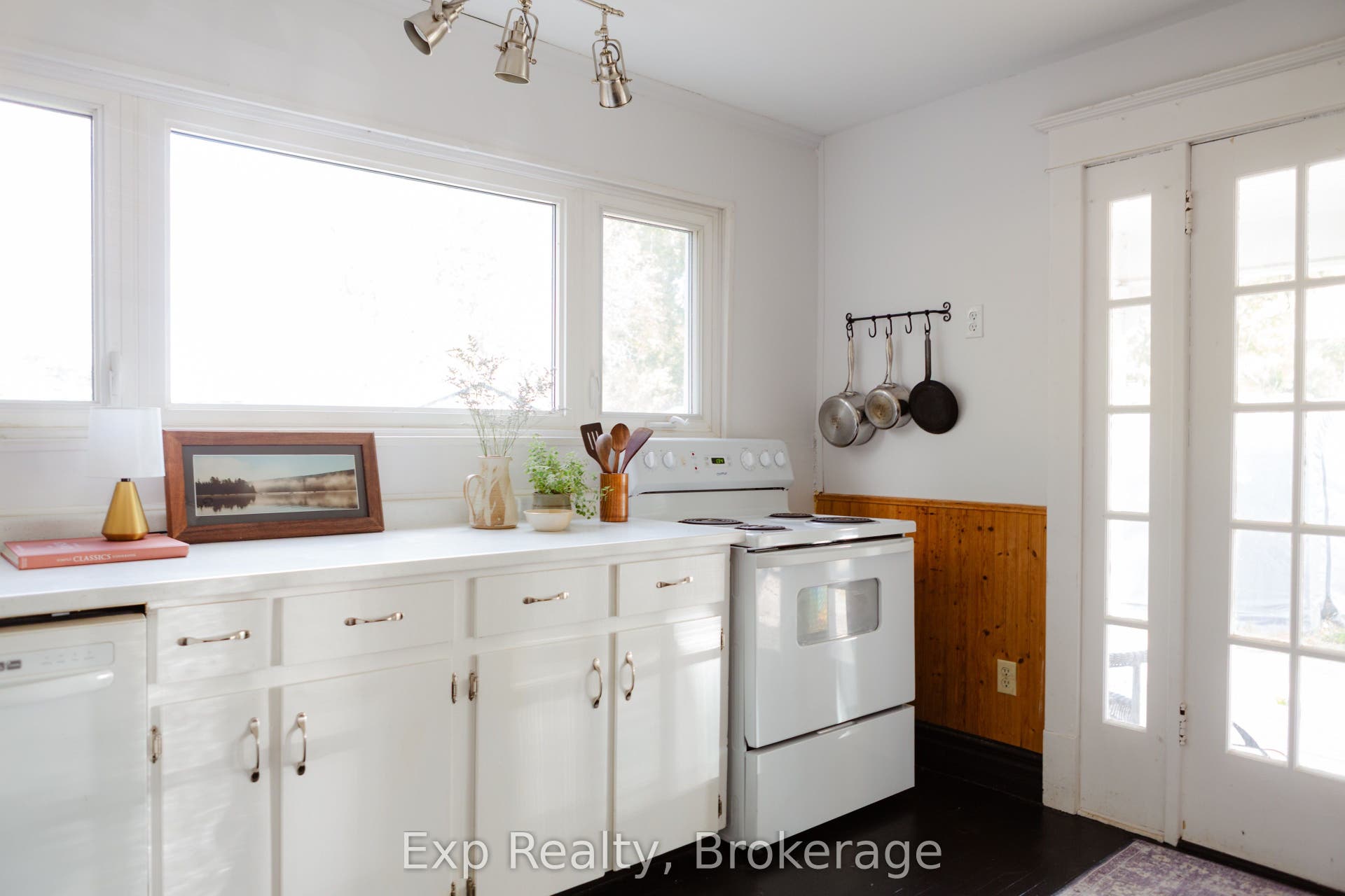 112 Front Street W, Stirling-Rawdon, Hastings ON K0K 3E0