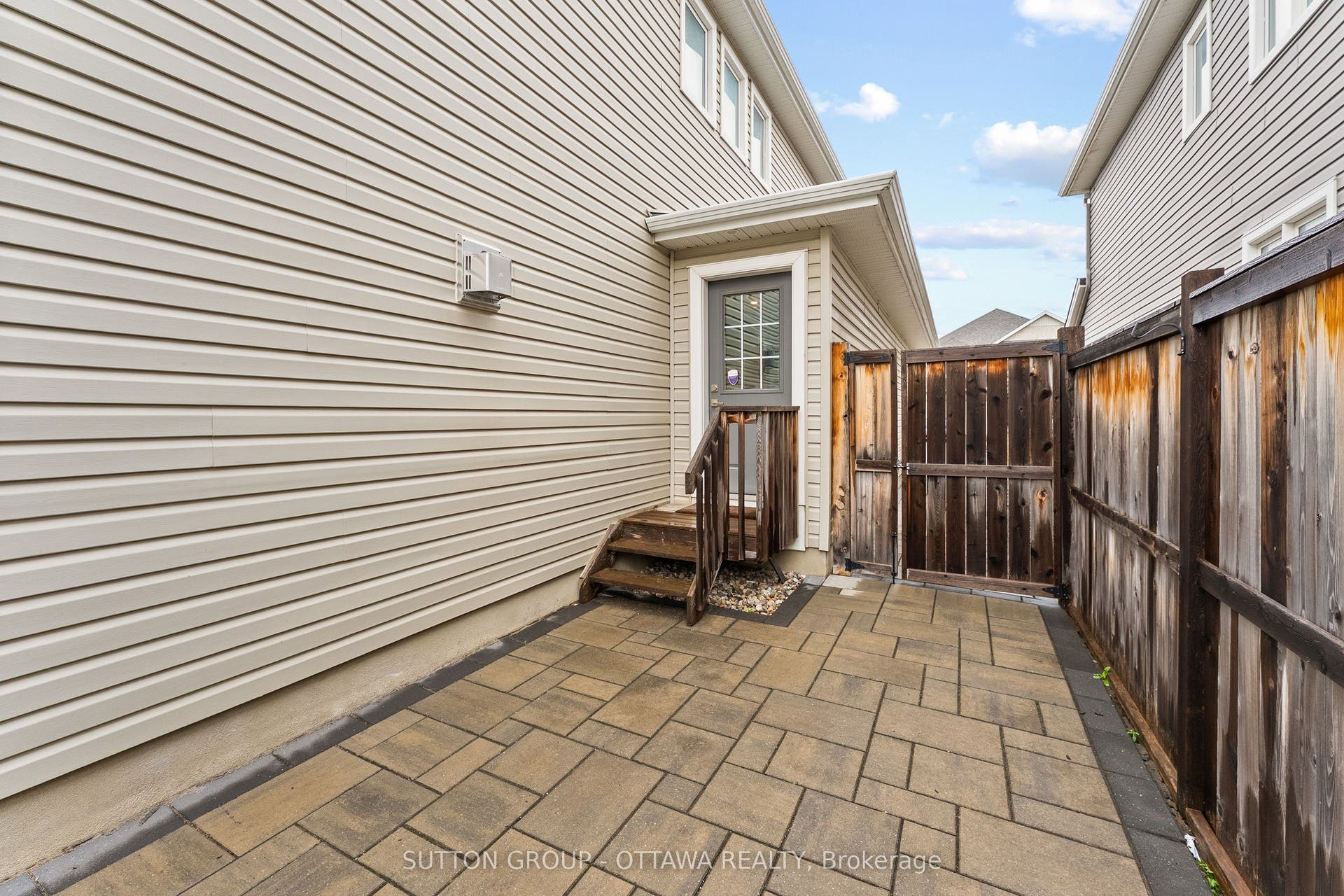 571 Egret Way, Barrhaven, Ottawa ON K2J 0E3 571 Egret Way, Barrhaven, Ottawa ON K2J 0E3